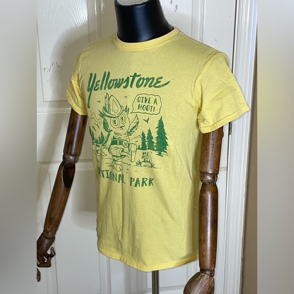 Delta Tops - Vintage Yellowstone Shirt National Park Cute “Give A Hoot!” Graphic T Shirt S‌‌